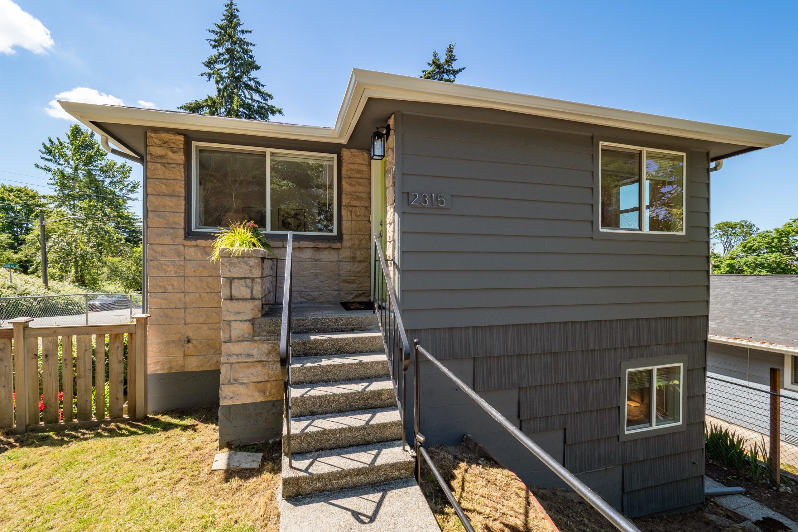 4 bedroom home with income opportunities in Beacon Hill Seattle