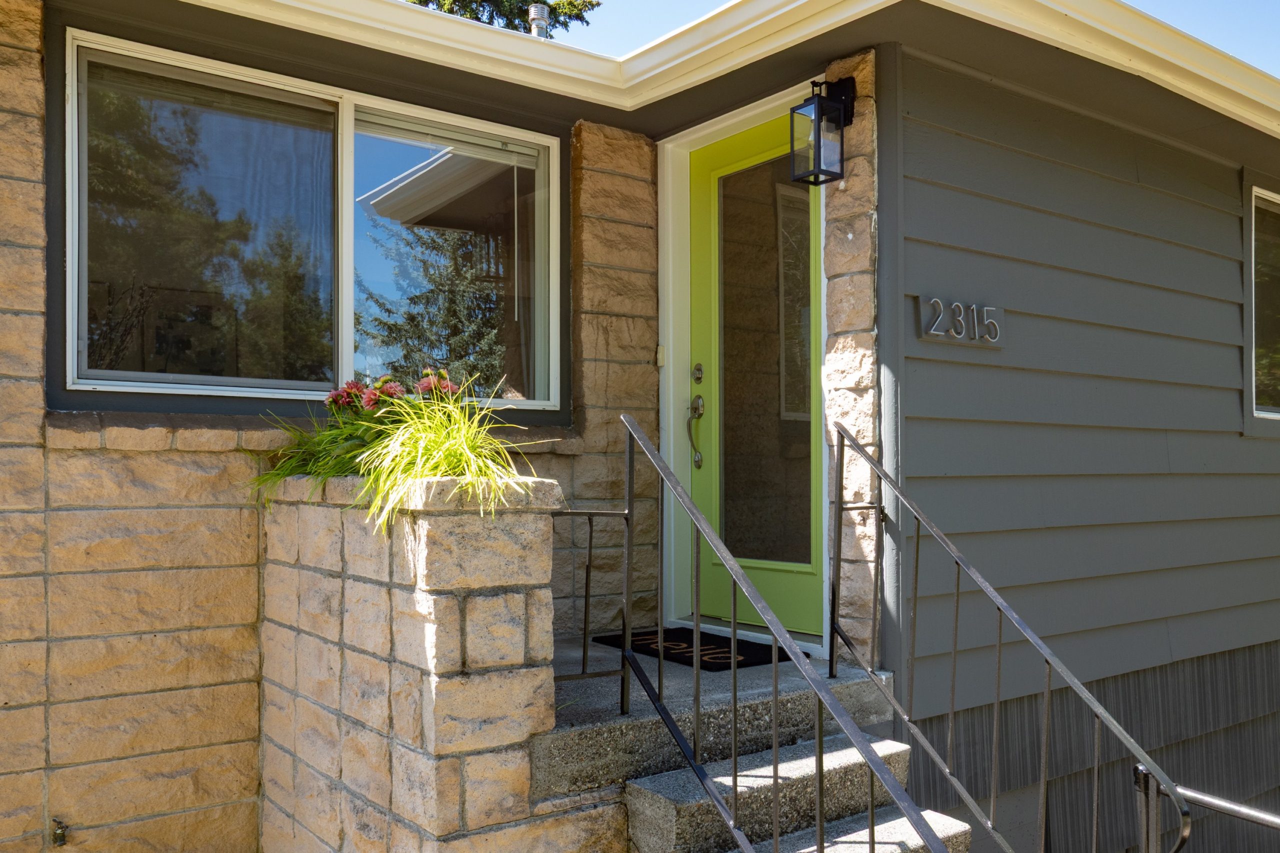 4 bedroom home with income opportunities in Beacon Hill Seattle